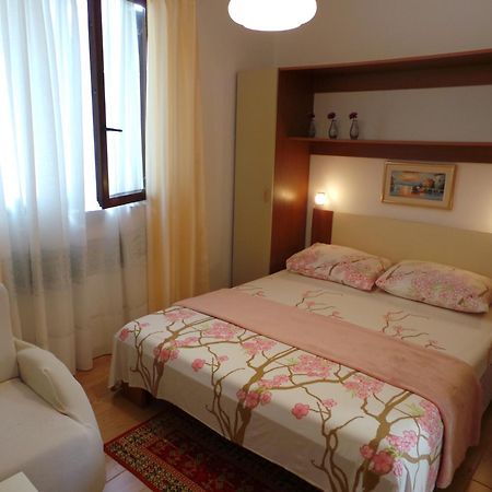 Apartments Barbara Porec Bagian luar foto