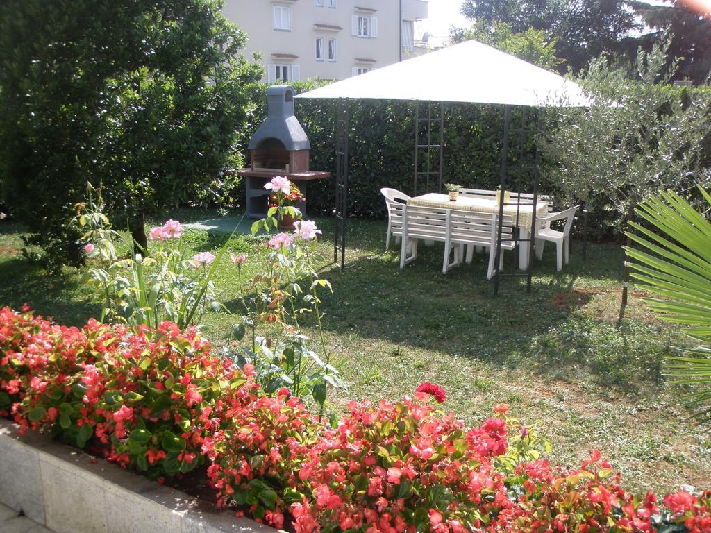 Apartments Barbara Porec Bagian luar foto