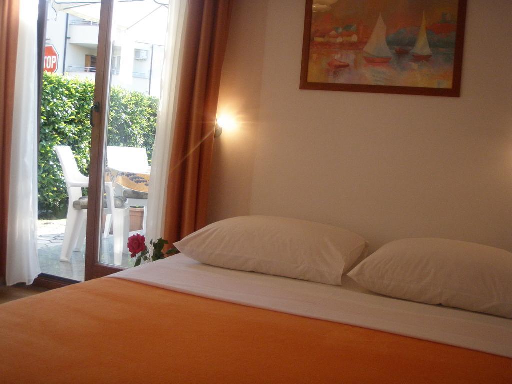 Apartments Barbara Porec Bagian luar foto