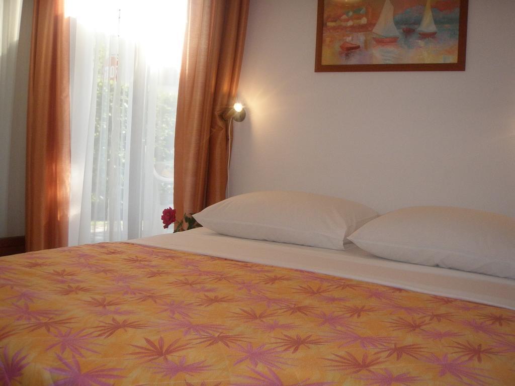 Apartments Barbara Porec Bagian luar foto