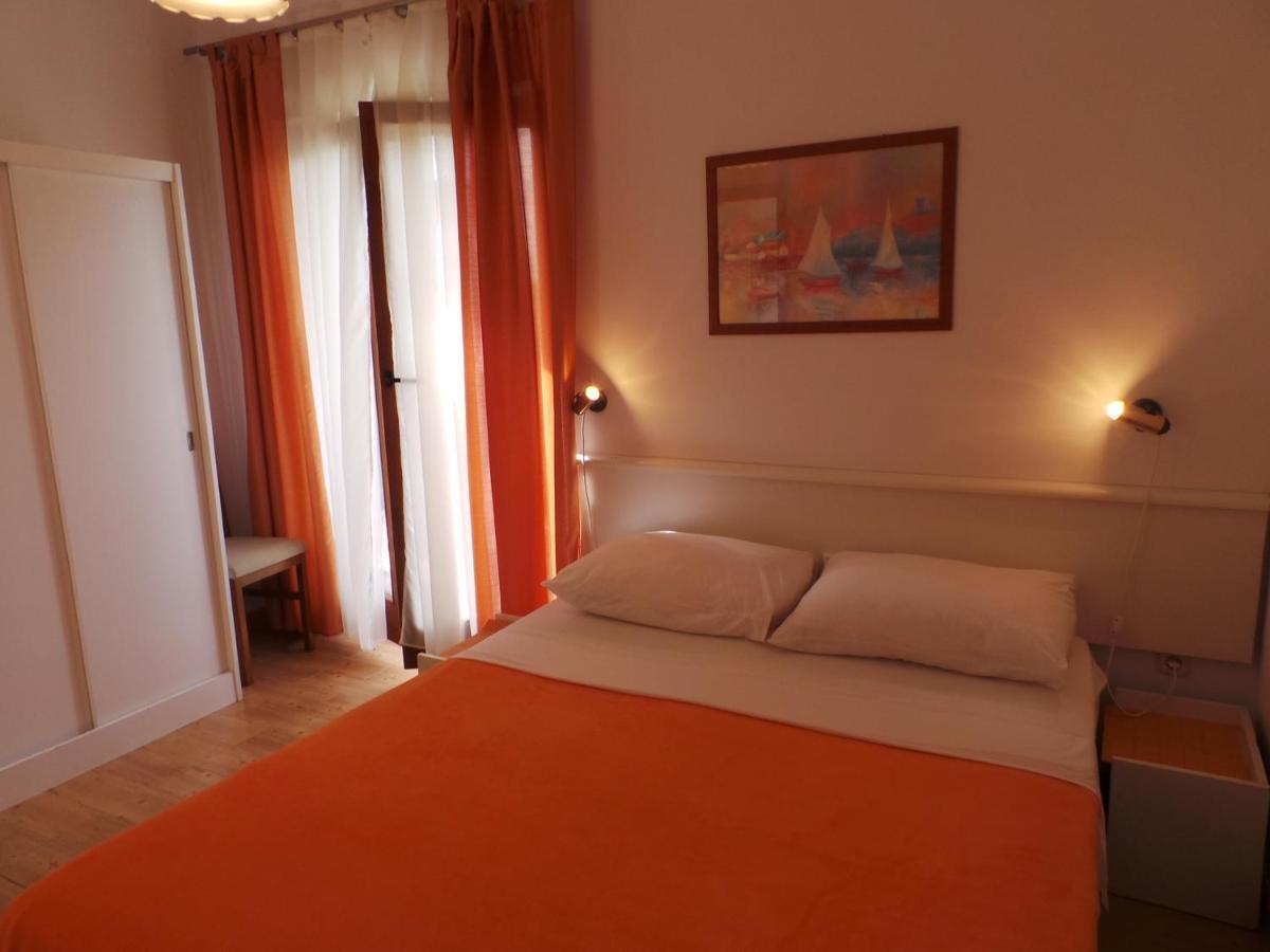 Apartments Barbara Porec Bagian luar foto